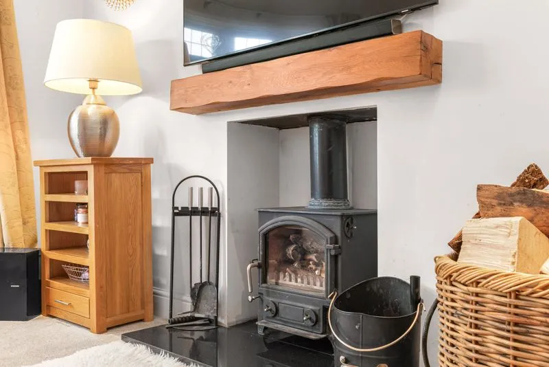 Hare Hill, Row Town KT15 1DJ, photo 6