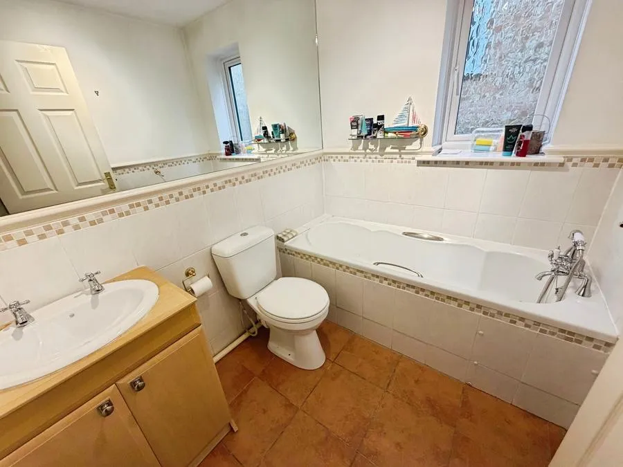 Andalusian Gardens, Whiteley, PO15, photo 10