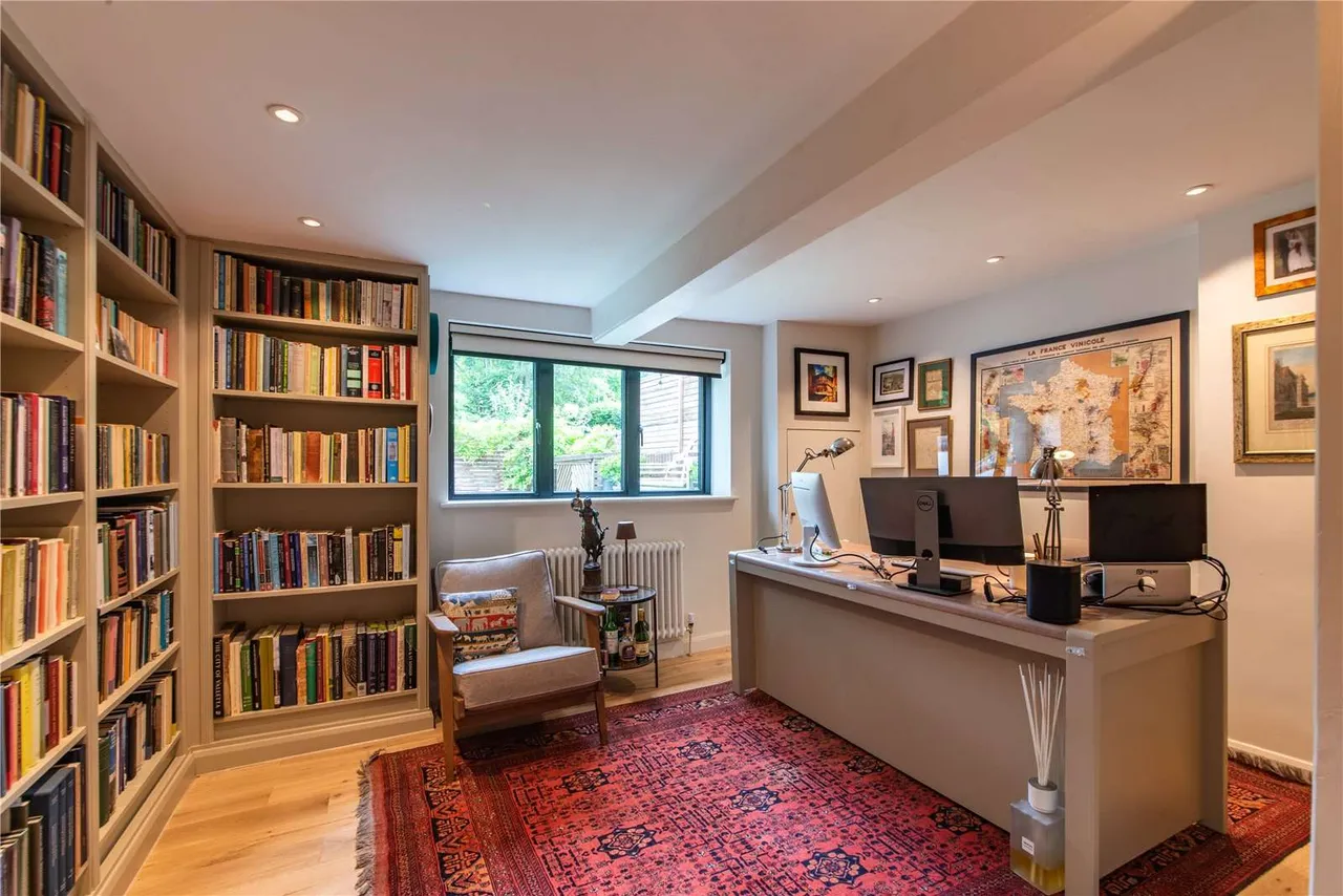 Shooters Hill, Pangbourne, Reading, Berkshire, RG8 7DU, photo 7