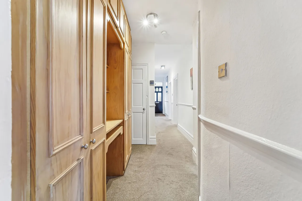 Kingston Road, Raynes Park, SW20, photo 10