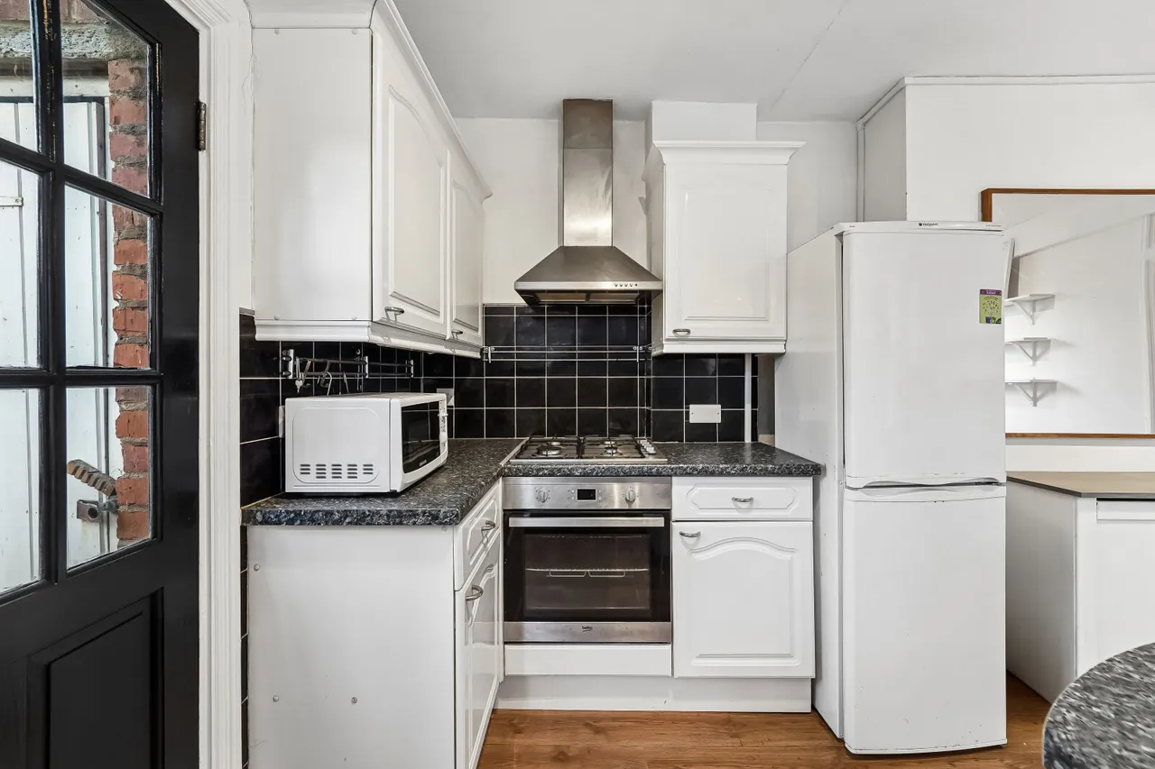 Kingston Road, Raynes Park, SW20, photo 11