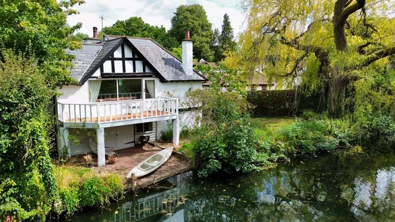 4 bed house for sale — The Drive Abbotsbrook, Bourne End SL8 5RE