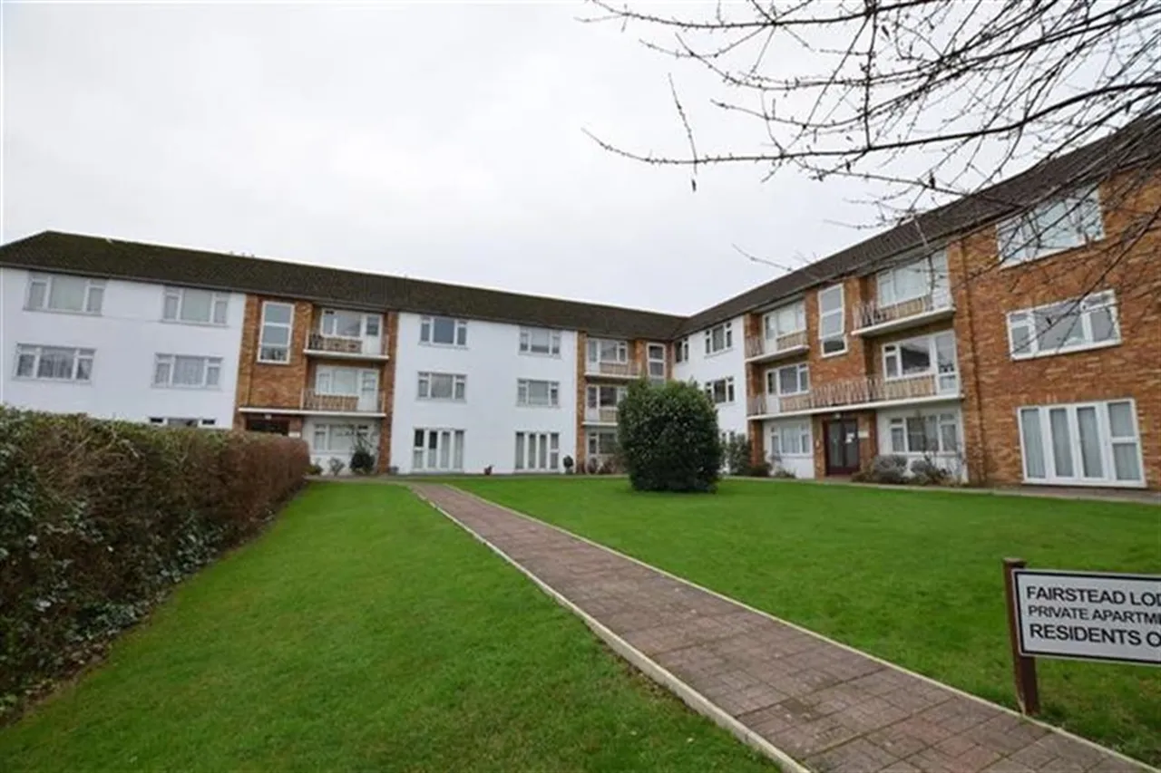 2 bed flat to rent, Snakes Lane West, Woodford Green, IG8