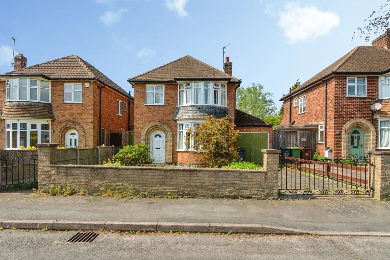 3 bed house for sale, Hawthorn Avenue, Birstall, LE4