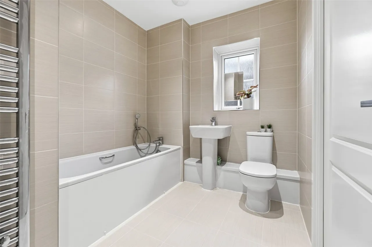 Blacksmith Close, Sunbury, TW16 6BF, photo 9