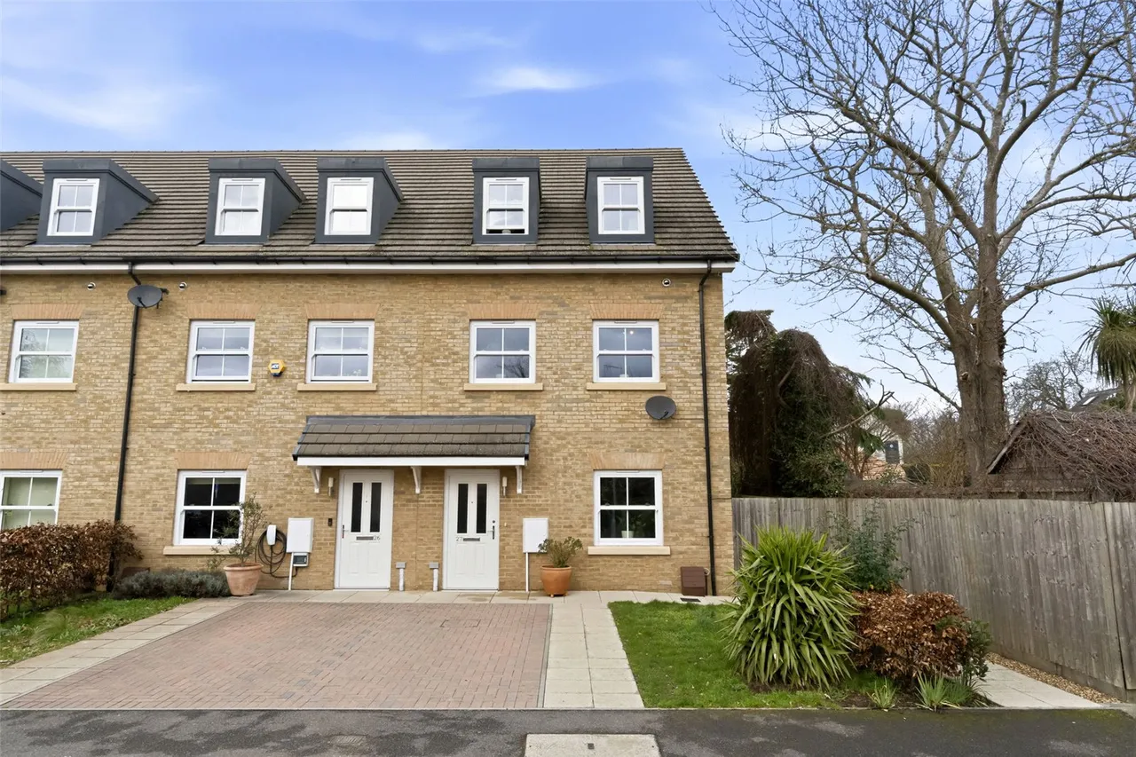 5 bed house for sale — Blacksmith Close, Sunbury, TW16 6BF