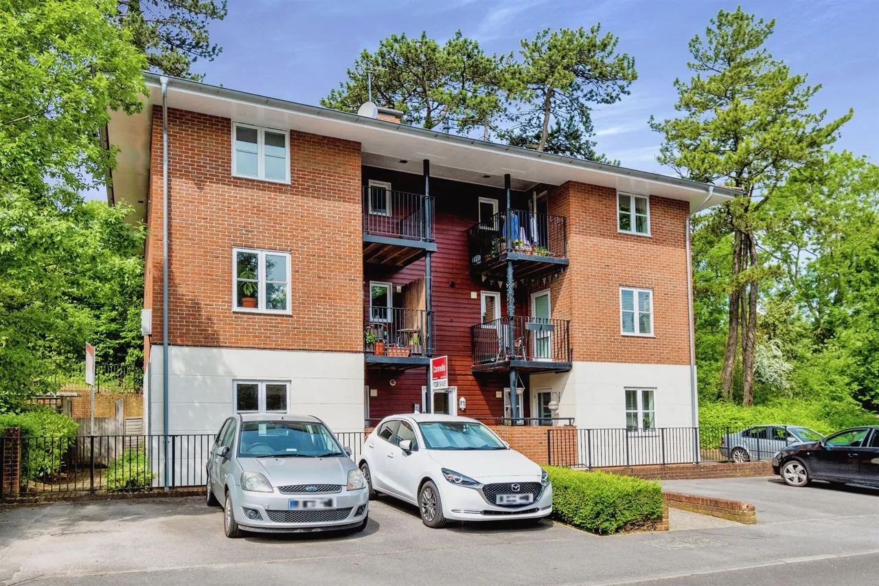 2 bed flat for sale, Grange Close, Winchester, SO23