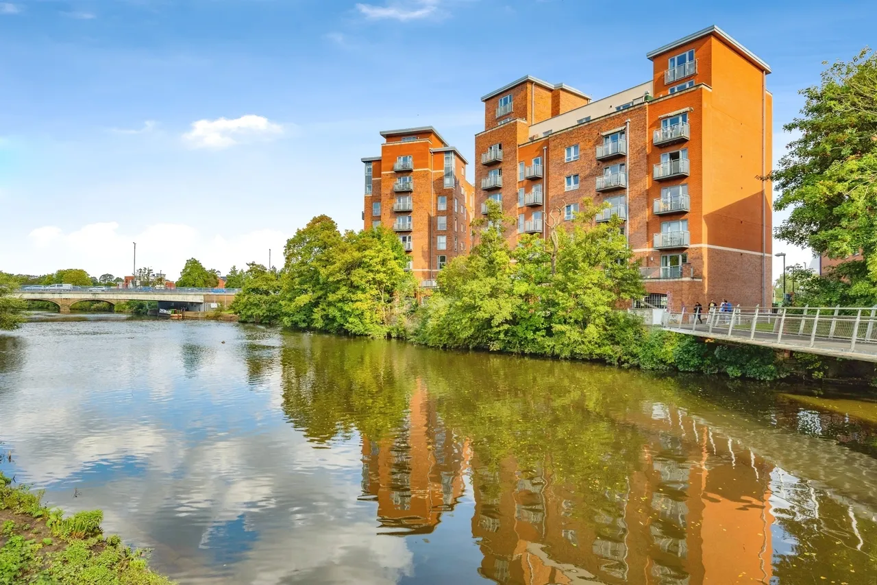 2 bed flat for sale, Stuart Street, Derby, DE1