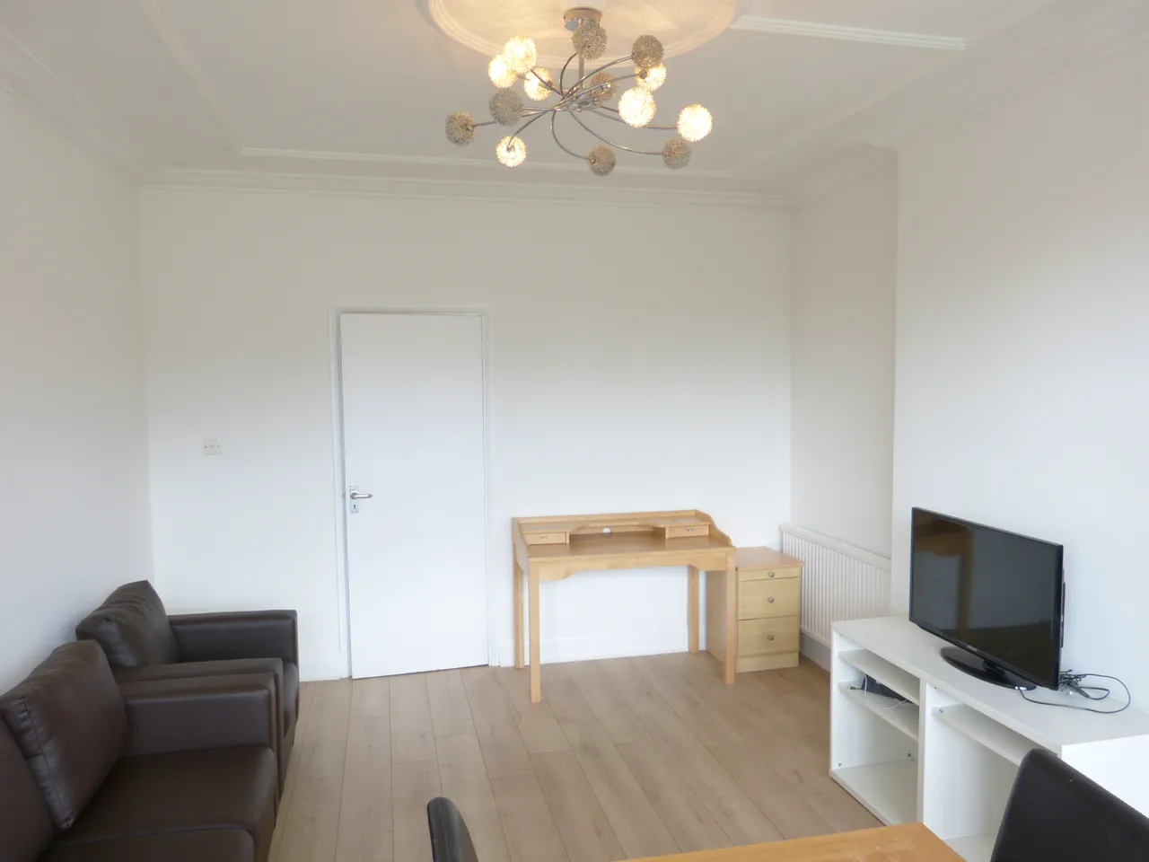 2 bed flat to rent The Vale, Childs Hill, London NW11, photo 3