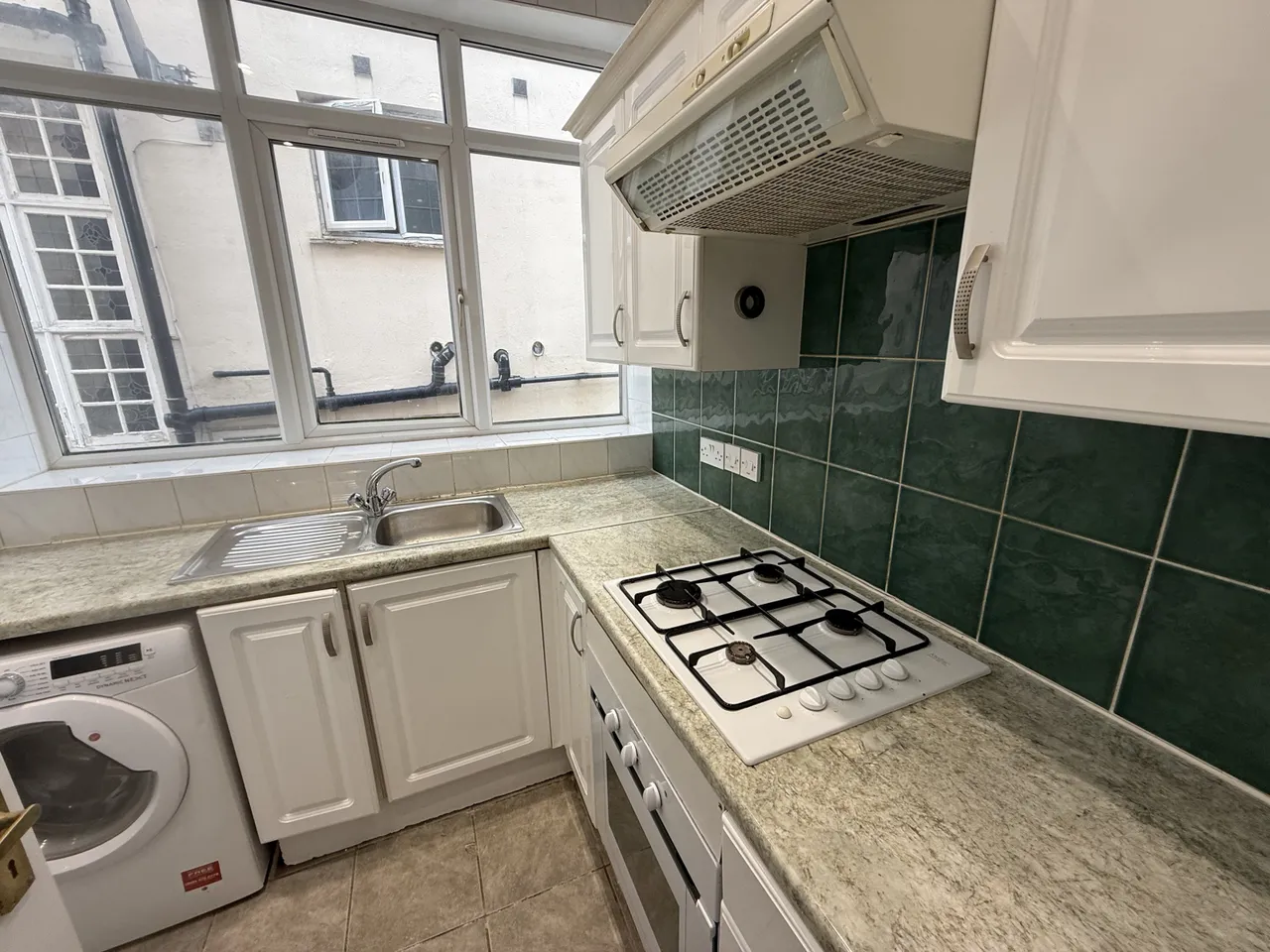 2 bed flat to rent The Vale, Childs Hill, London NW11, photo 7