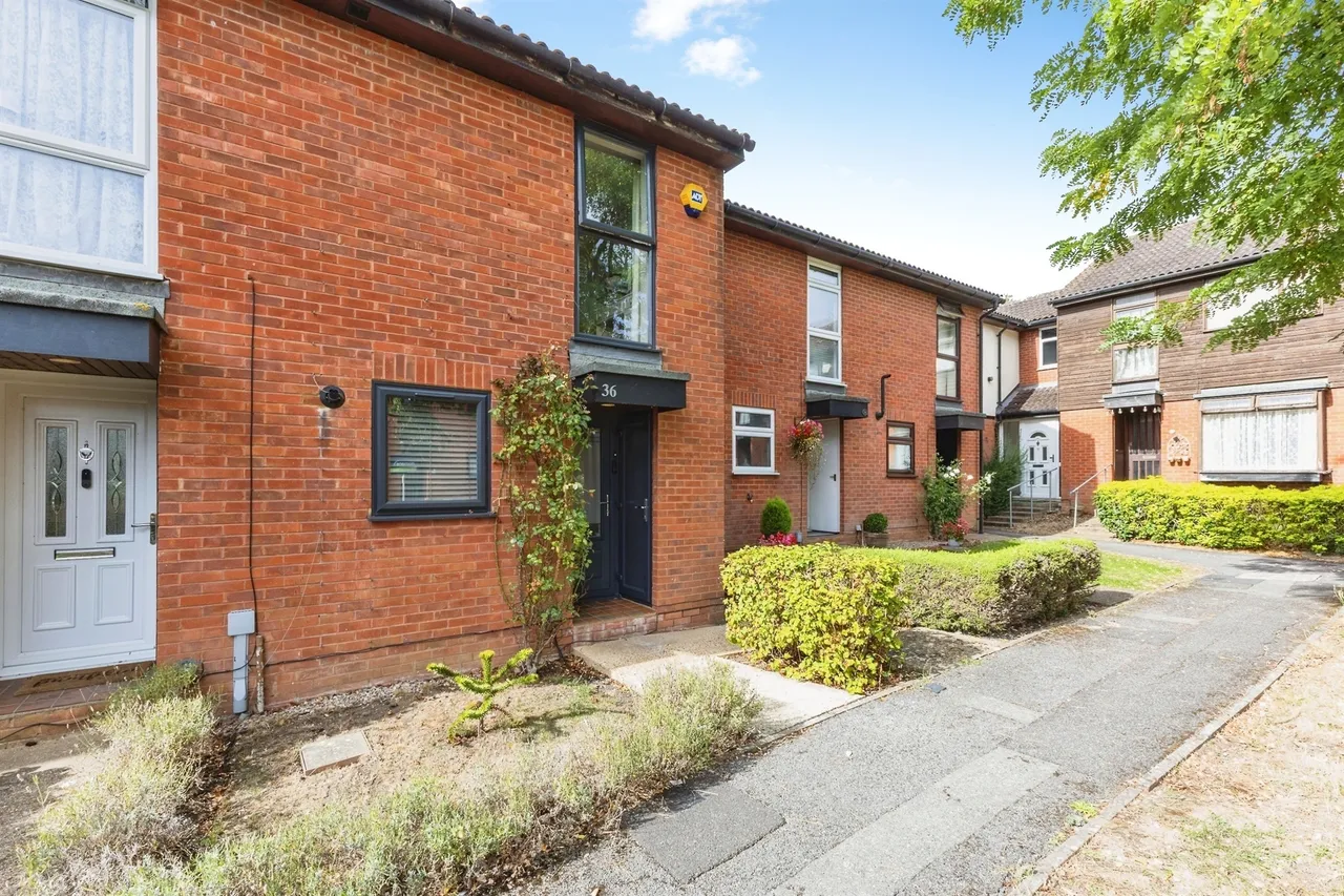 2 bed house for sale, Carshalton Way, Lower Earley, RG6