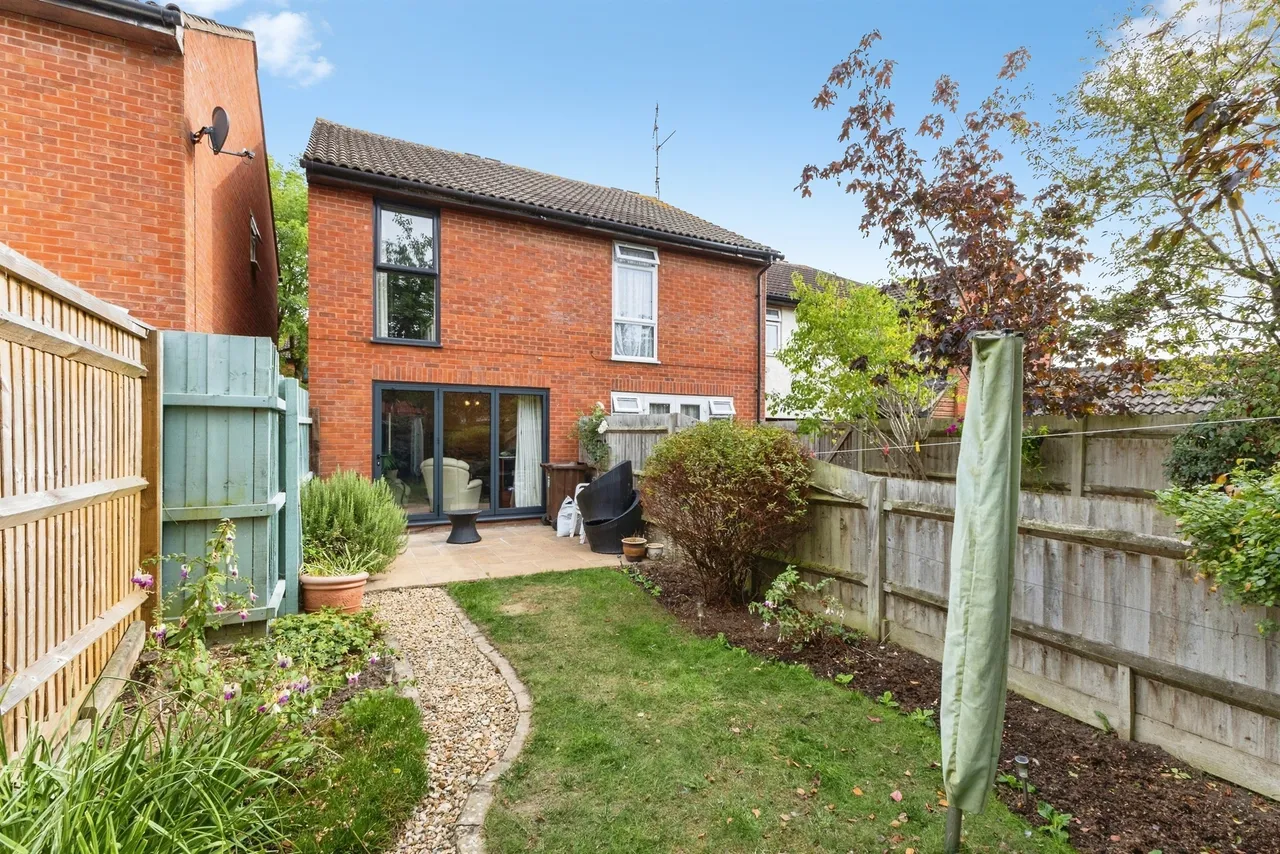 Carshalton Way, Lower Earley, RG6, photo 14