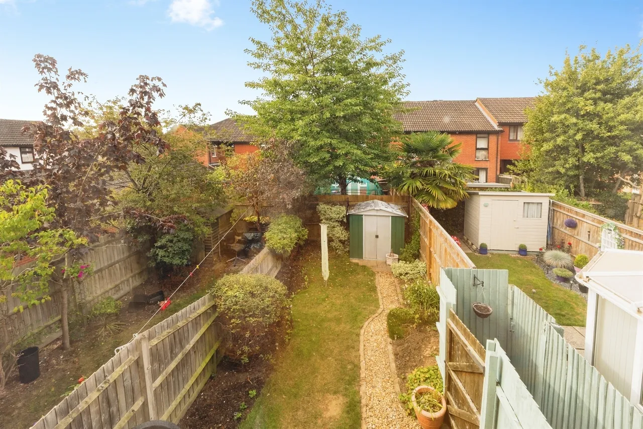 Carshalton Way, Lower Earley, RG6, photo 12