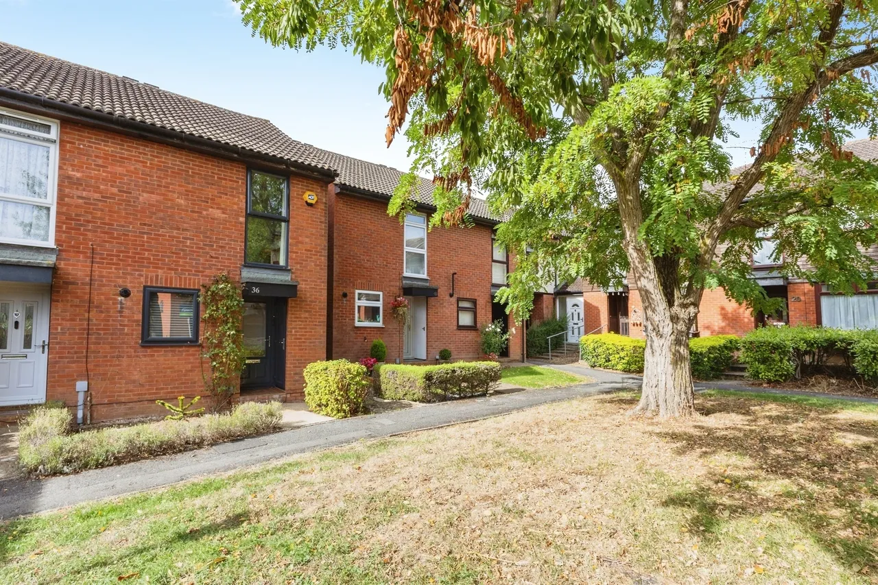 Carshalton Way, Lower Earley, RG6, photo 17