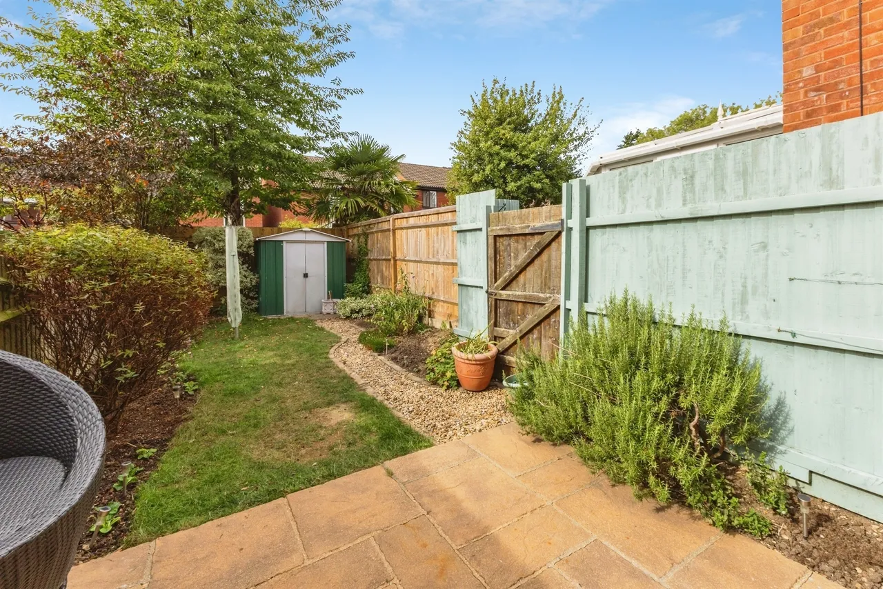 Carshalton Way, Lower Earley, RG6, photo 13