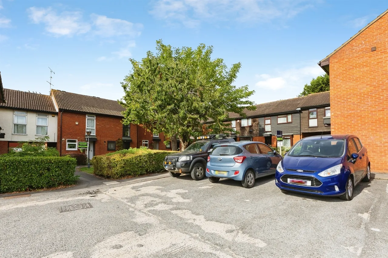 Carshalton Way, Lower Earley, RG6, photo 16