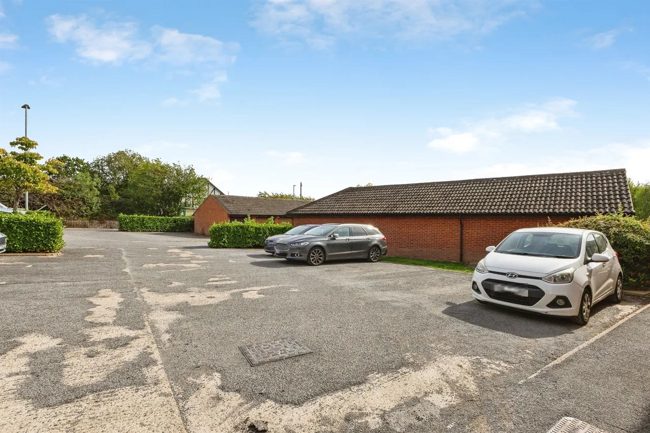Carshalton Way, Lower Earley, RG6, photo 15