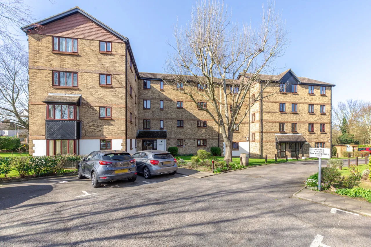 2 bed flat for sale — Chalkstone Close, Welling