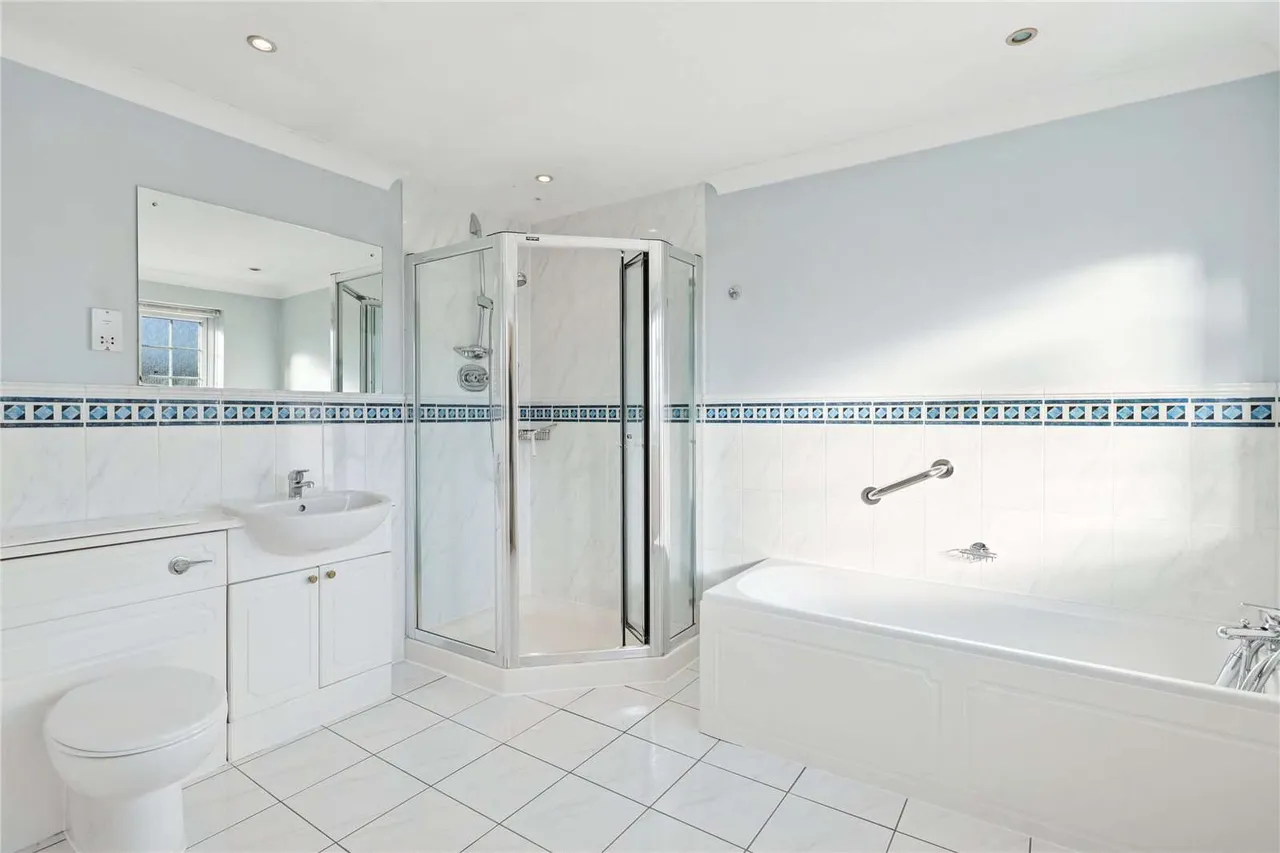 Pine Walk, Cobham, Surrey, KT11 2HJ, photo 12