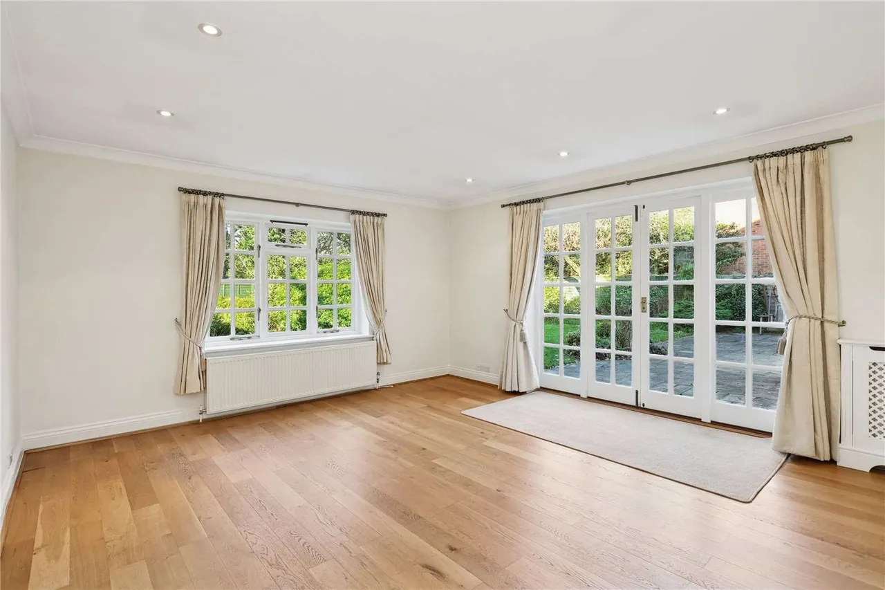 Pine Walk, Cobham, Surrey, KT11 2HJ, photo 4