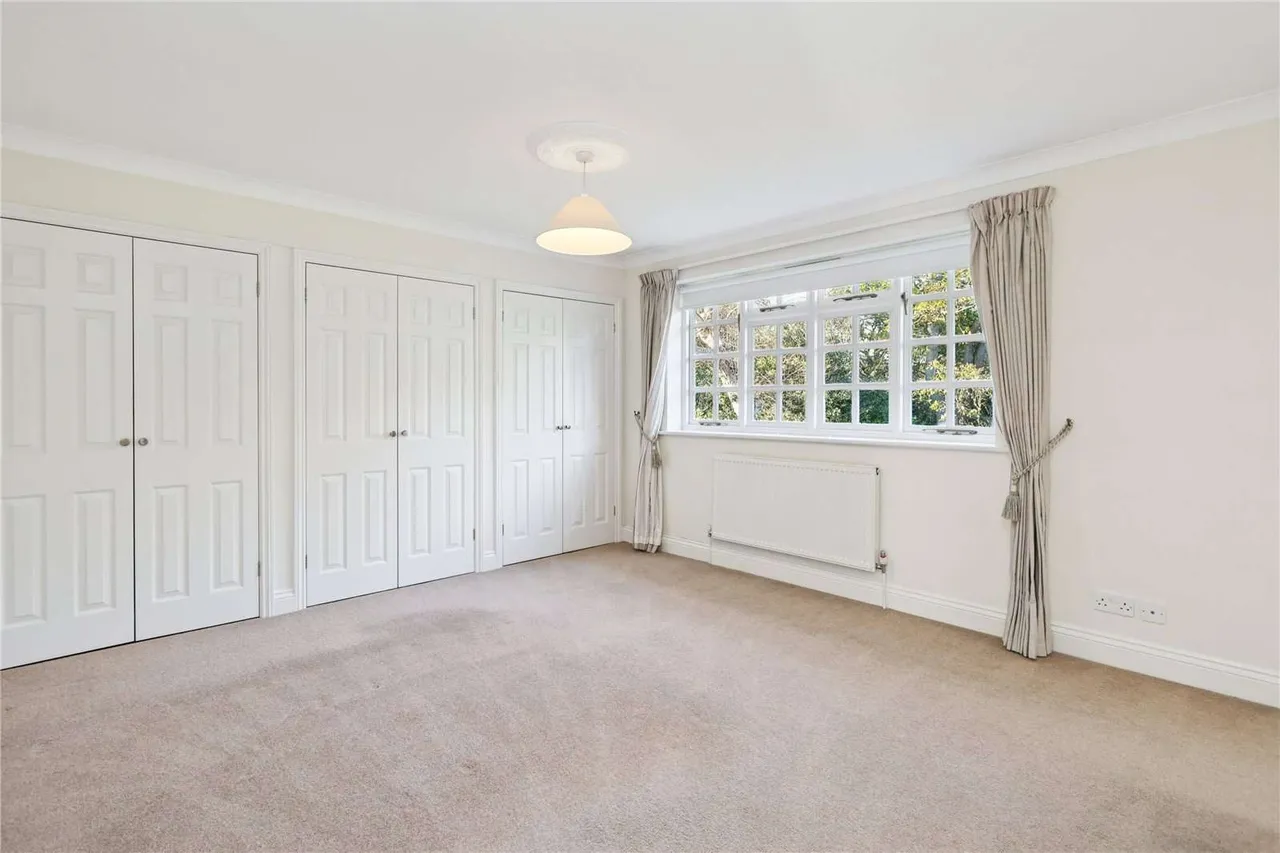Pine Walk, Cobham, Surrey, KT11 2HJ, photo 9