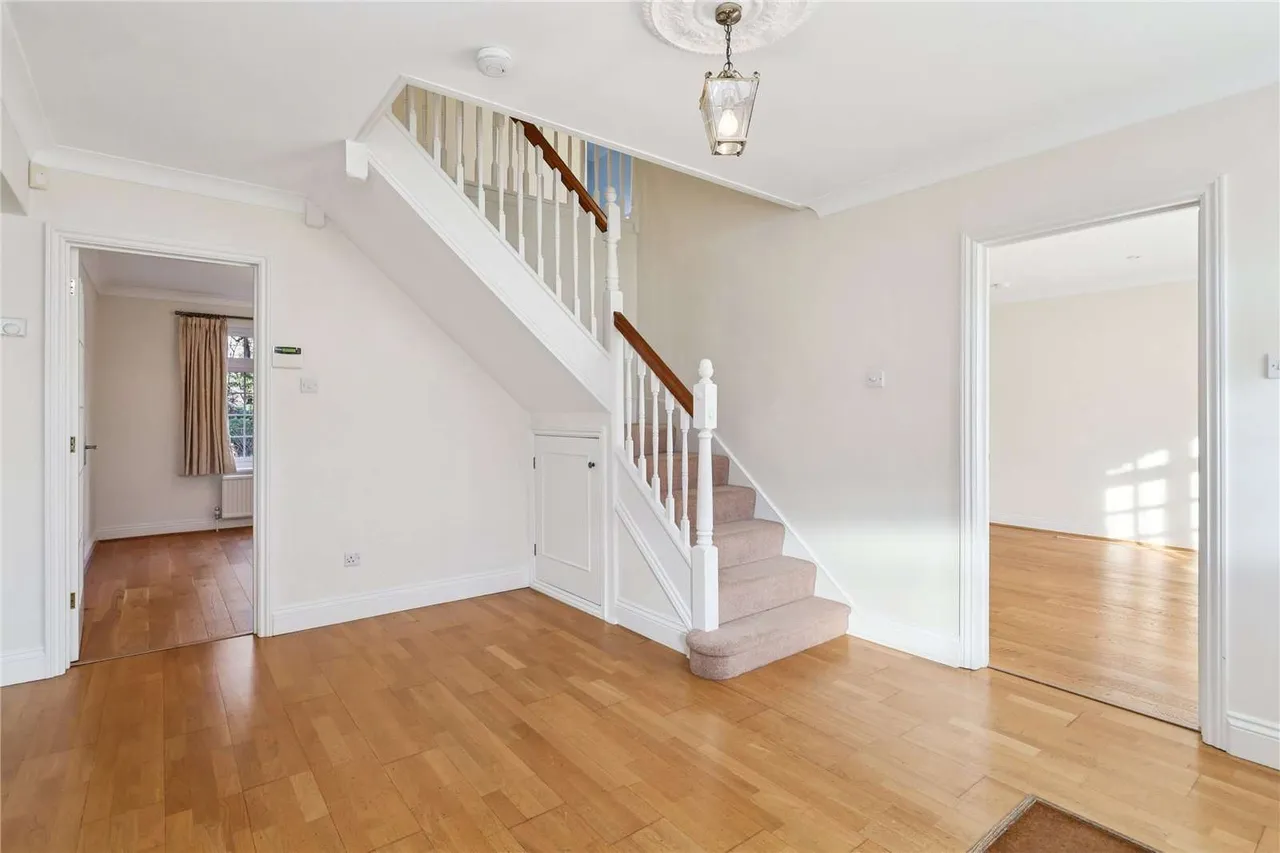 Pine Walk, Cobham, Surrey, KT11 2HJ, photo 6
