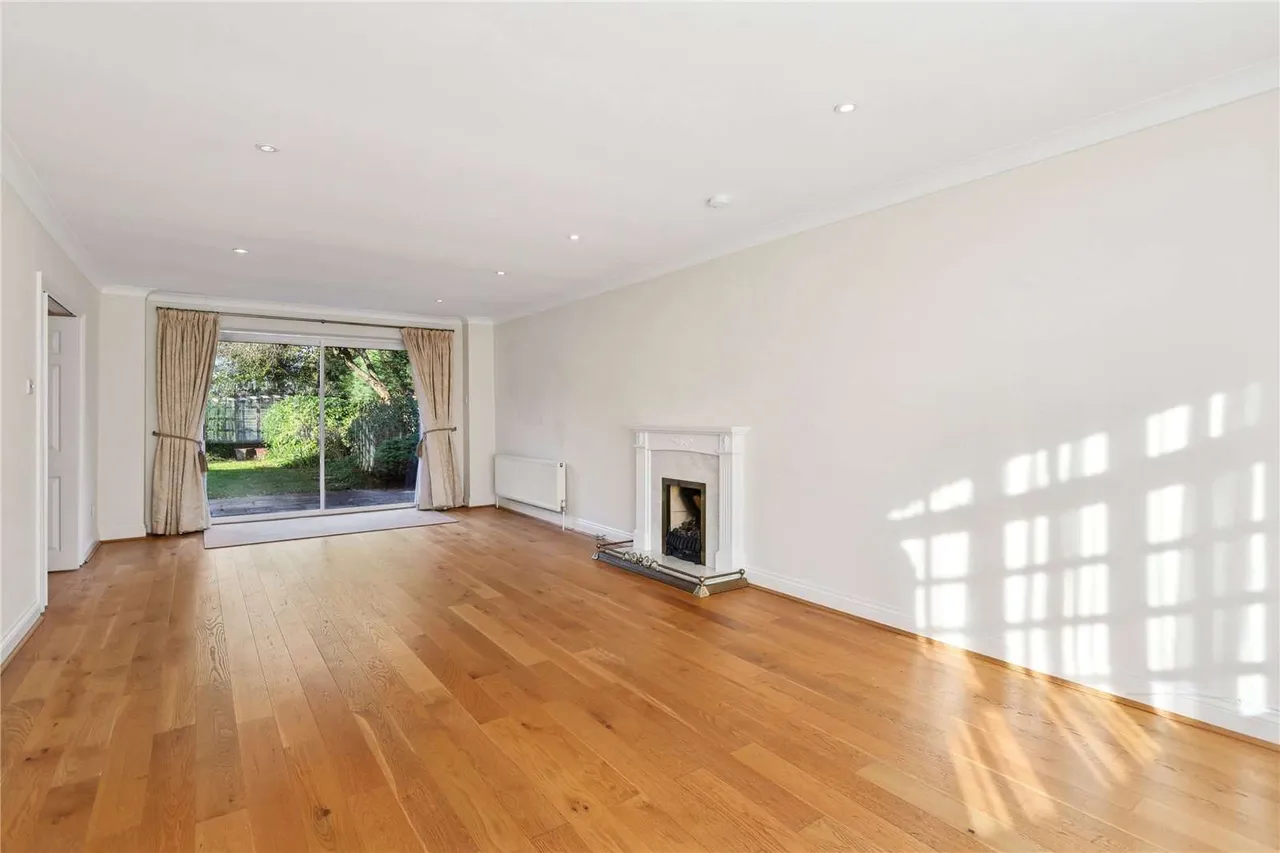 Pine Walk, Cobham, Surrey, KT11 2HJ, photo 5