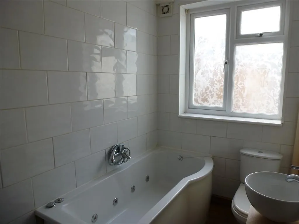 London Road, Aston Clinton, HP22, photo 5