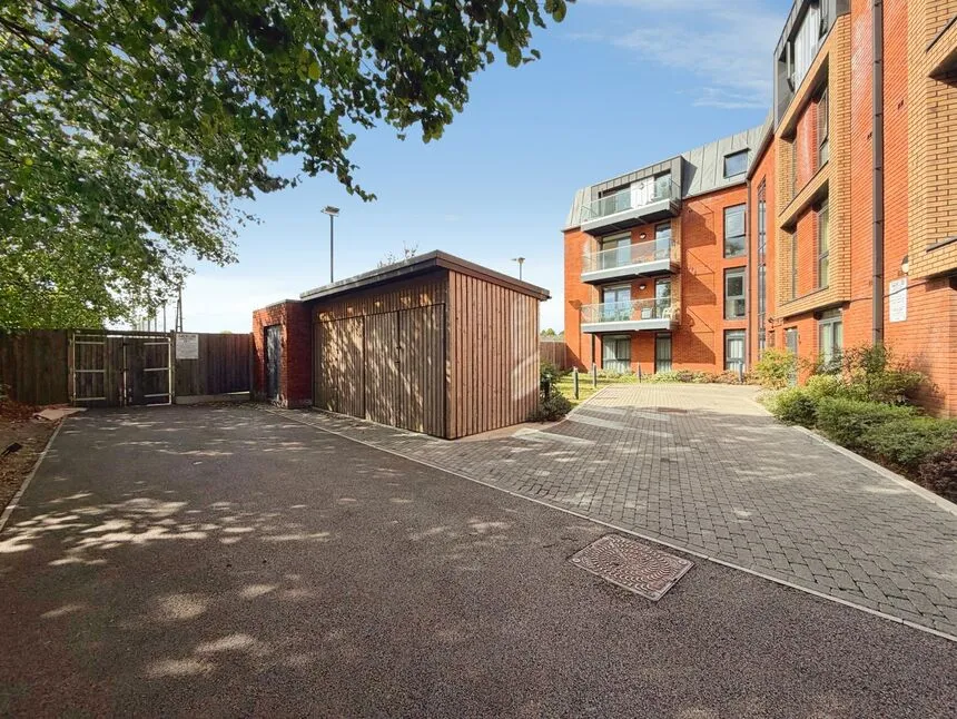 Cassio Road, Watford, Hertfordshire, WD18, photo 11