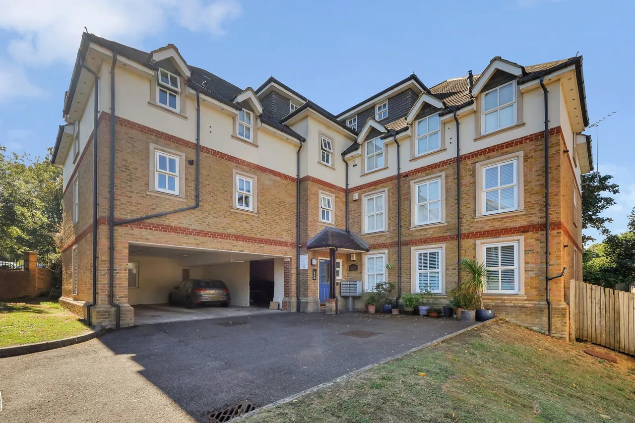 2 bed property for sale — Flat 1 Haydock Lodge, 1 Church Paddock Court, Wallington, SM6 7AE