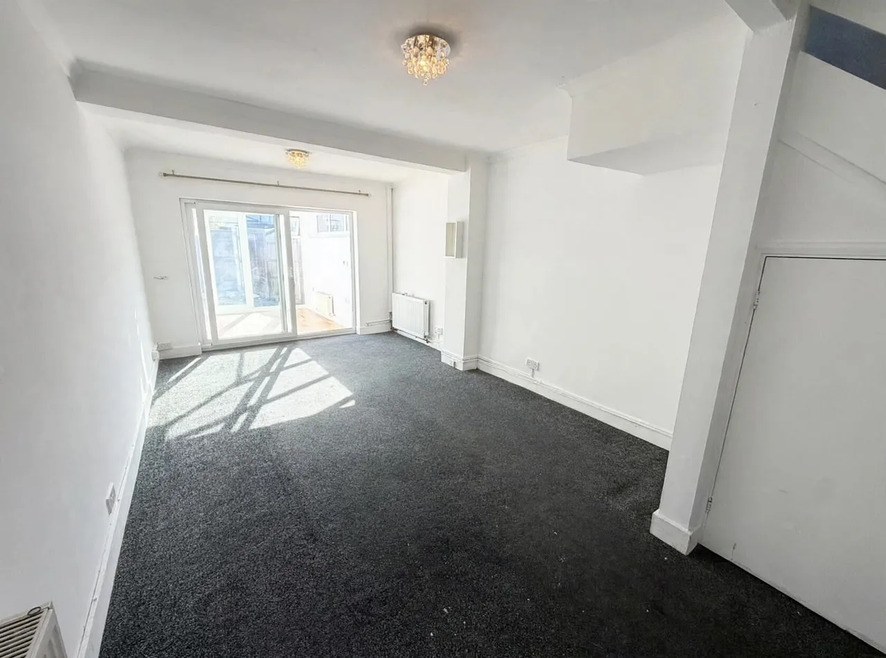 Aldborough Road South, Ilford, IG3, photo 5