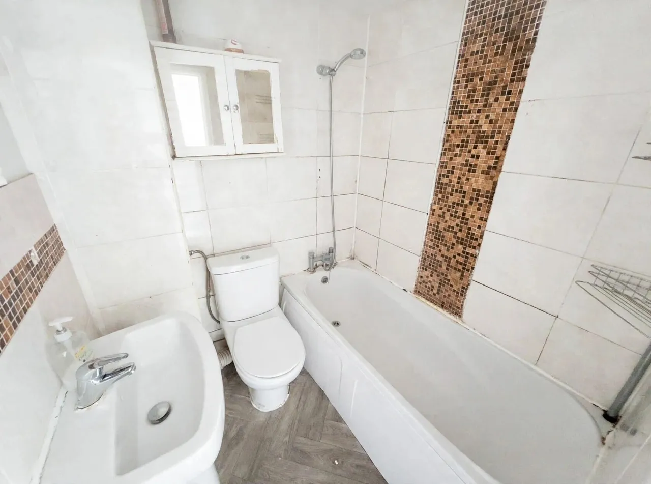 Aldborough Road South, Ilford, IG3, photo 6