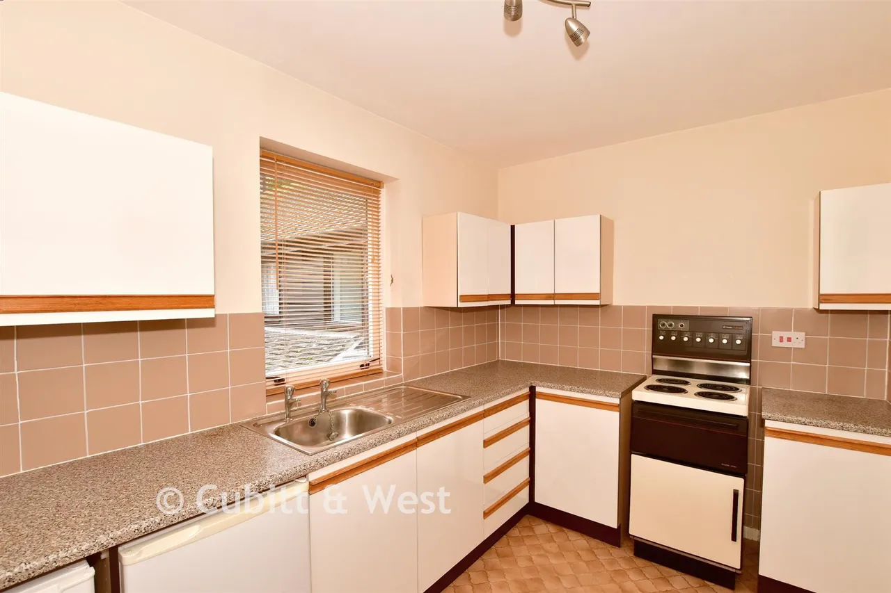 Fairfield Road, East Grinstead, RH19, photo 3