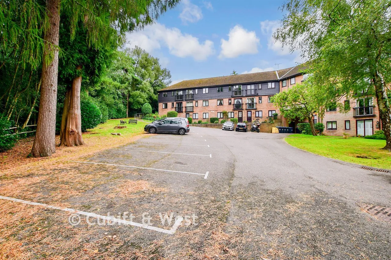 Fairfield Road, East Grinstead, RH19, photo 9