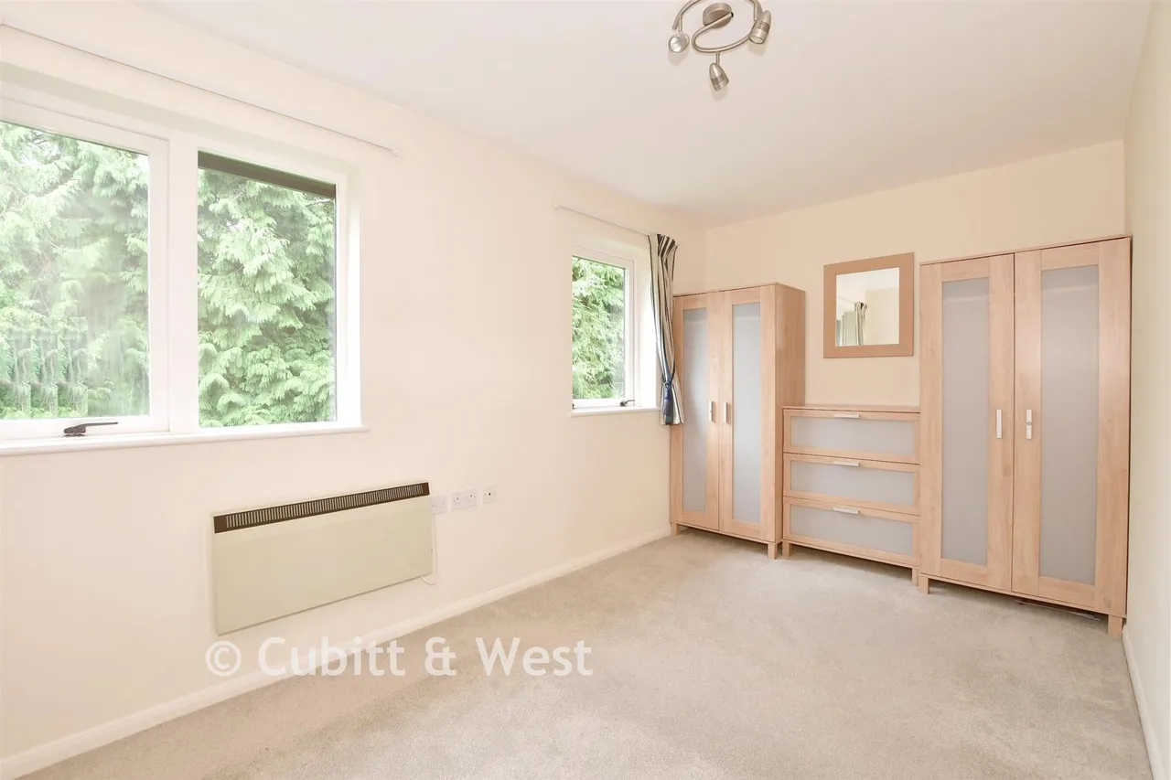 Fairfield Road, East Grinstead, RH19, photo 5