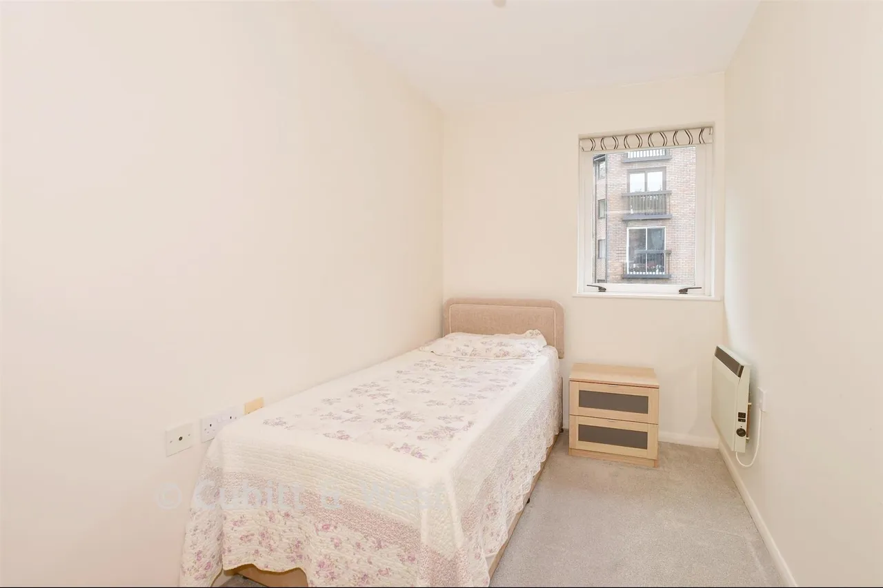 Fairfield Road, East Grinstead, RH19, photo 6