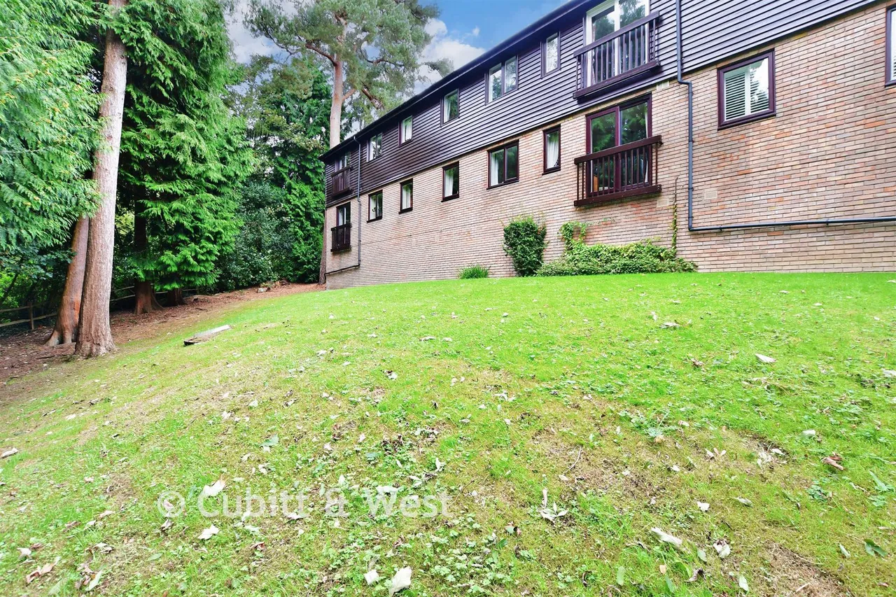Fairfield Road, East Grinstead, RH19, photo 8