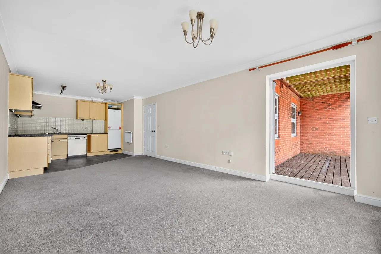 Dorchester Court, Camberley, GU15, photo 6