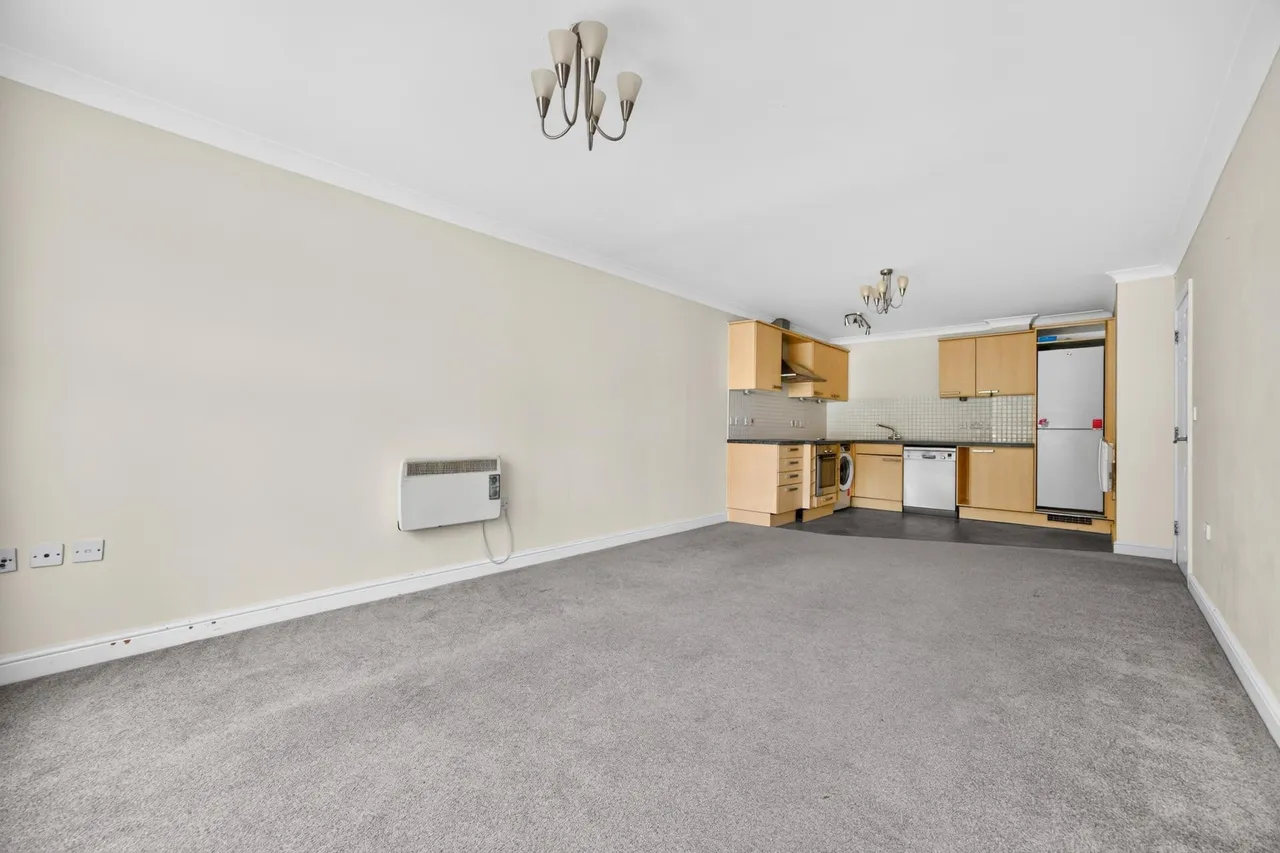 Dorchester Court, Camberley, GU15, photo 7