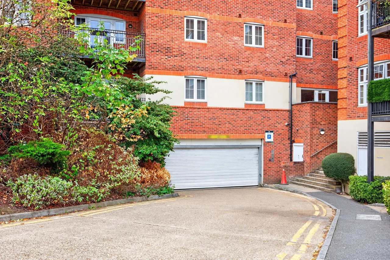 Dorchester Court, Camberley, GU15, photo 4