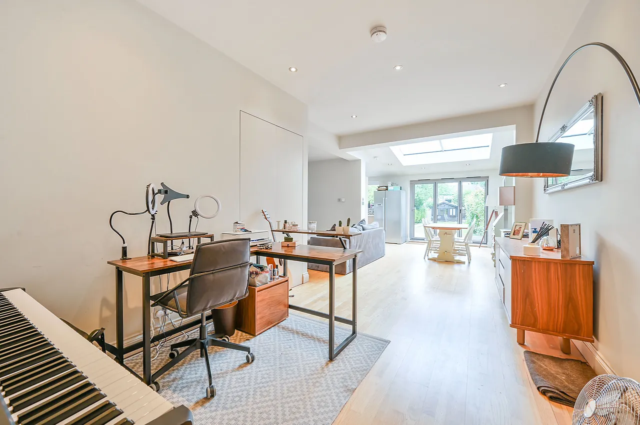 2 bed flat to rent, London, W4