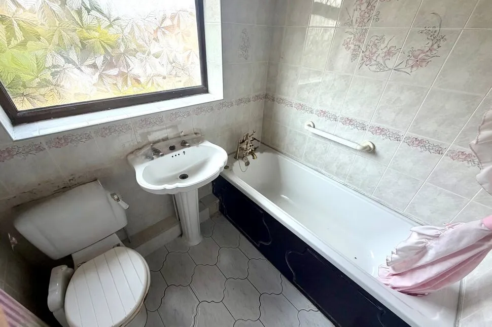 Painswick Road, Great Sutton, CH66, photo 9