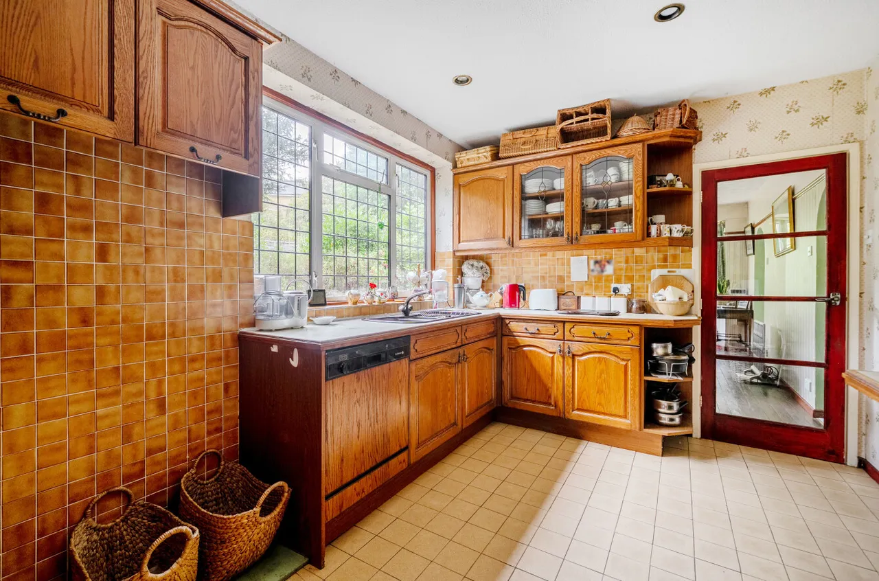 Monks Well, Farnham, Surrey, GU10 1RH, photo 9