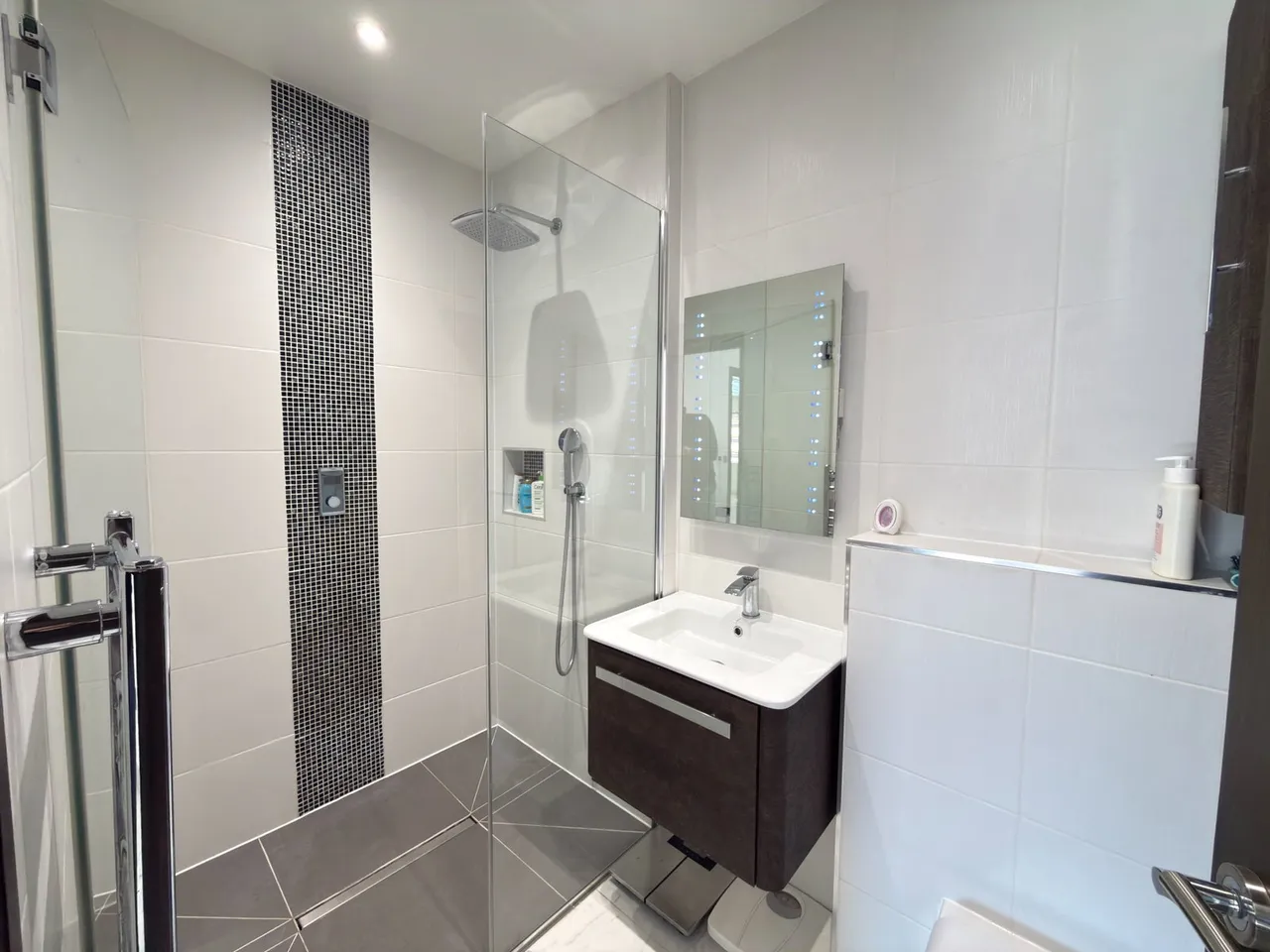 Sidney Road, Staines-Upon-Thames, TW18, photo 21