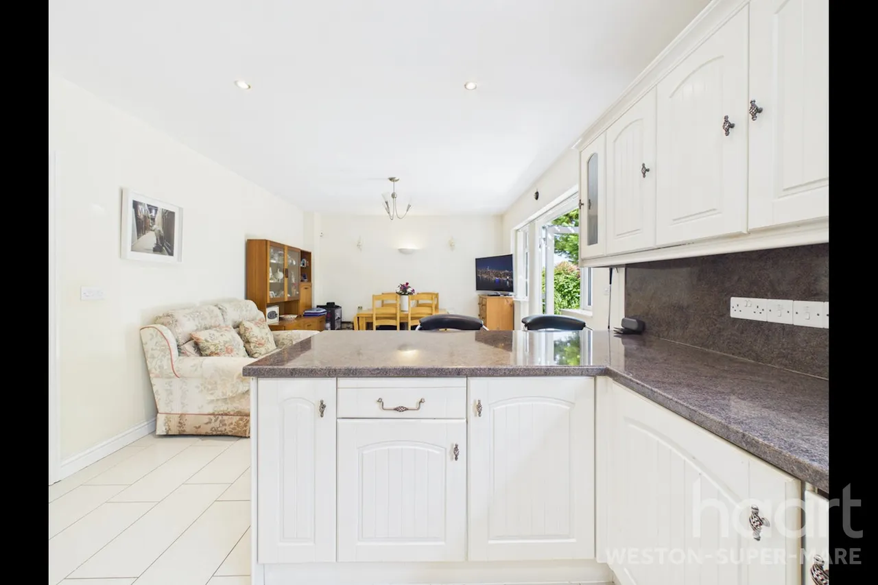 New Bristol Road, Weston-Super-Mare, BS22, photo 7