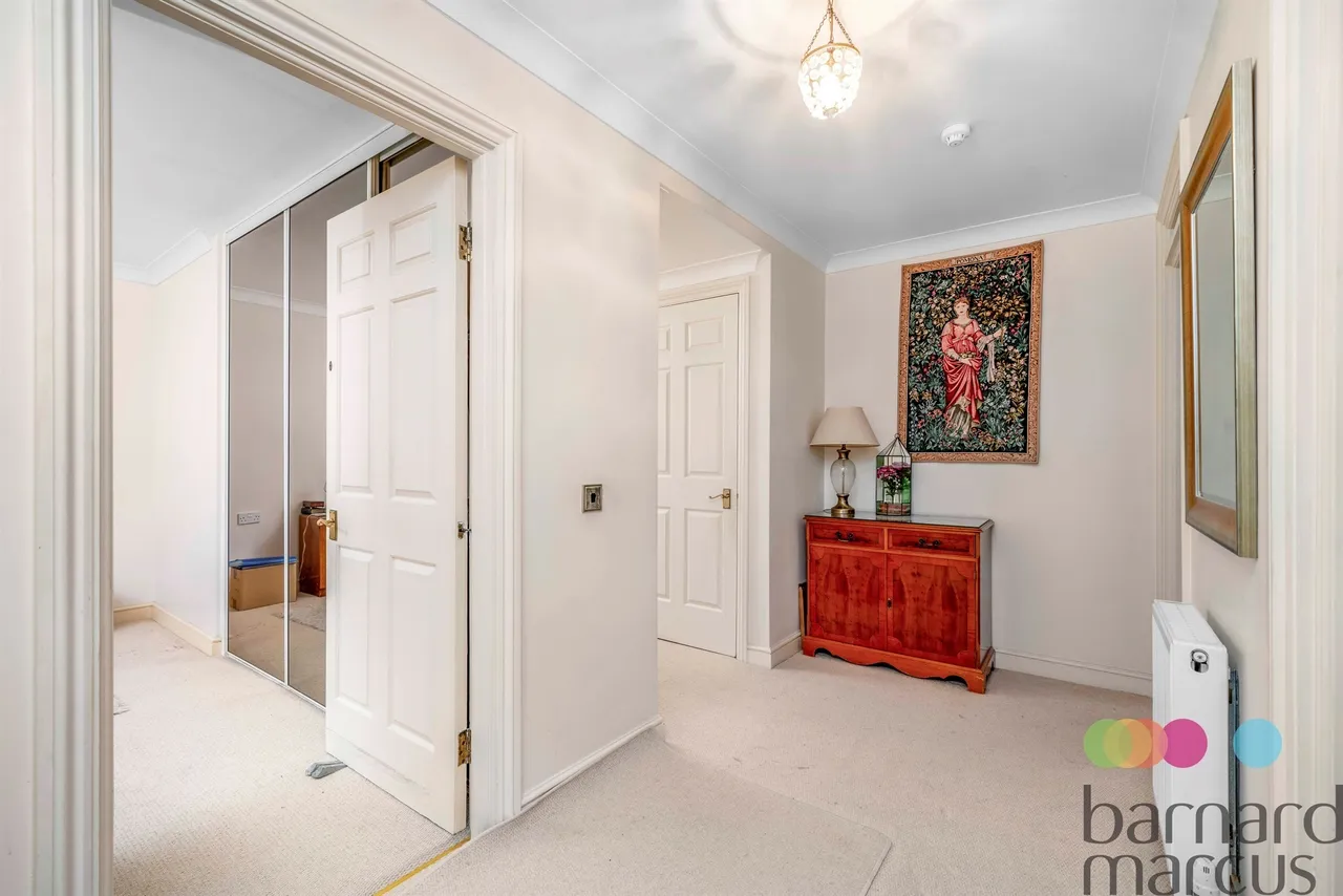 Hamilton Square, London, N12, photo 6