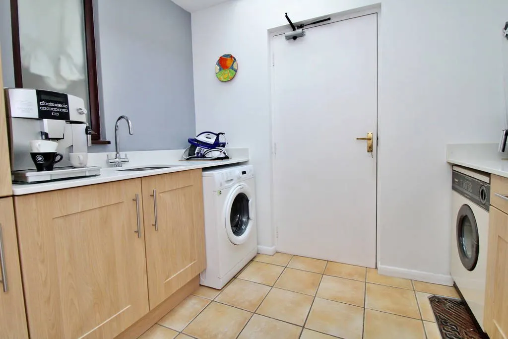 Wilson Close, RUGBY, Warwickshire, CV22 7SU, photo 9