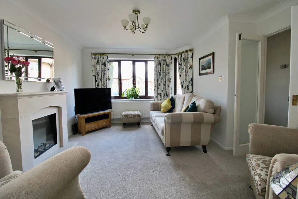 Wilson Close, RUGBY, Warwickshire, CV22 7SU, photo 7