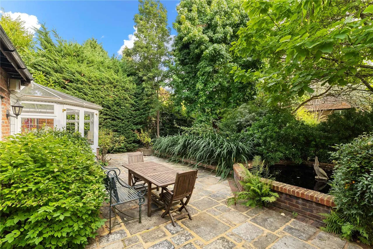 Grantley Avenue, Wonersh, Guildford, Surrey, GU5 0QN, photo 9