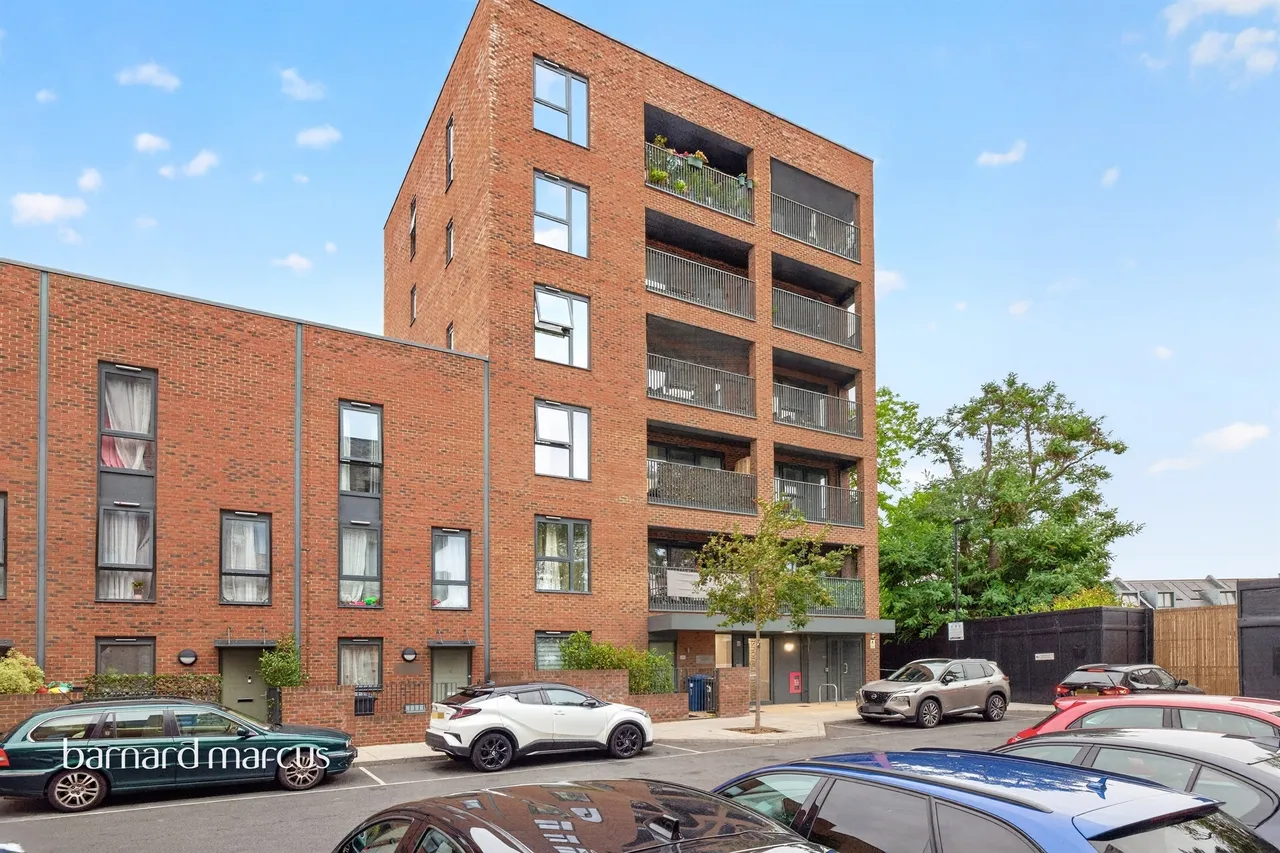 2 bed flat for sale — Tewkesbury Road, London